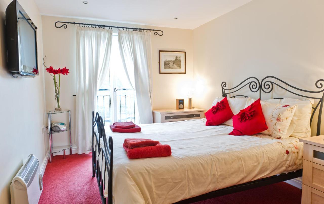 Watermark Apartments Whitby Room photo