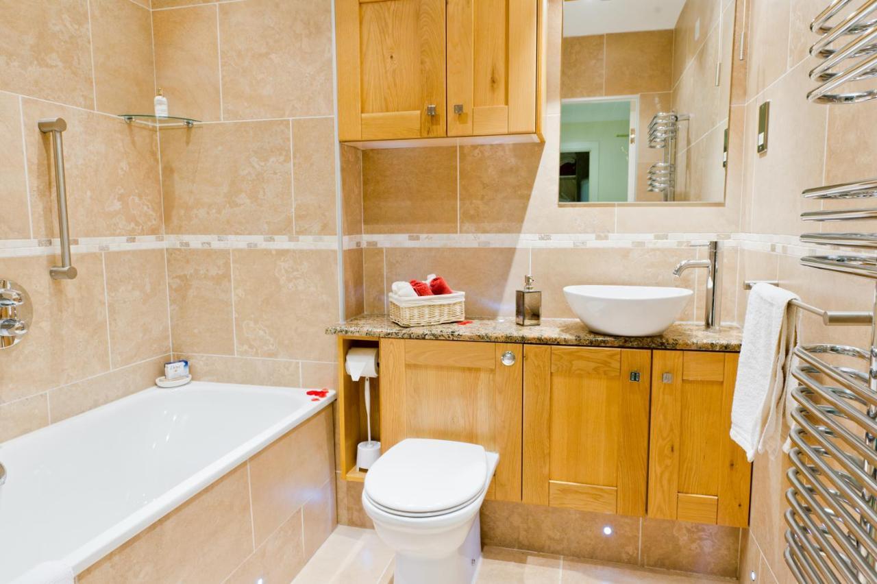 Watermark Apartments Whitby Room photo